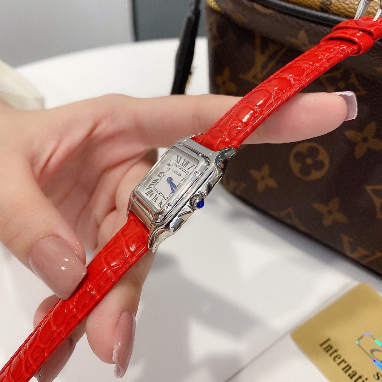 Đồng hồ Cartier giá rẻ Đồng hồ Cartier giá rẻ