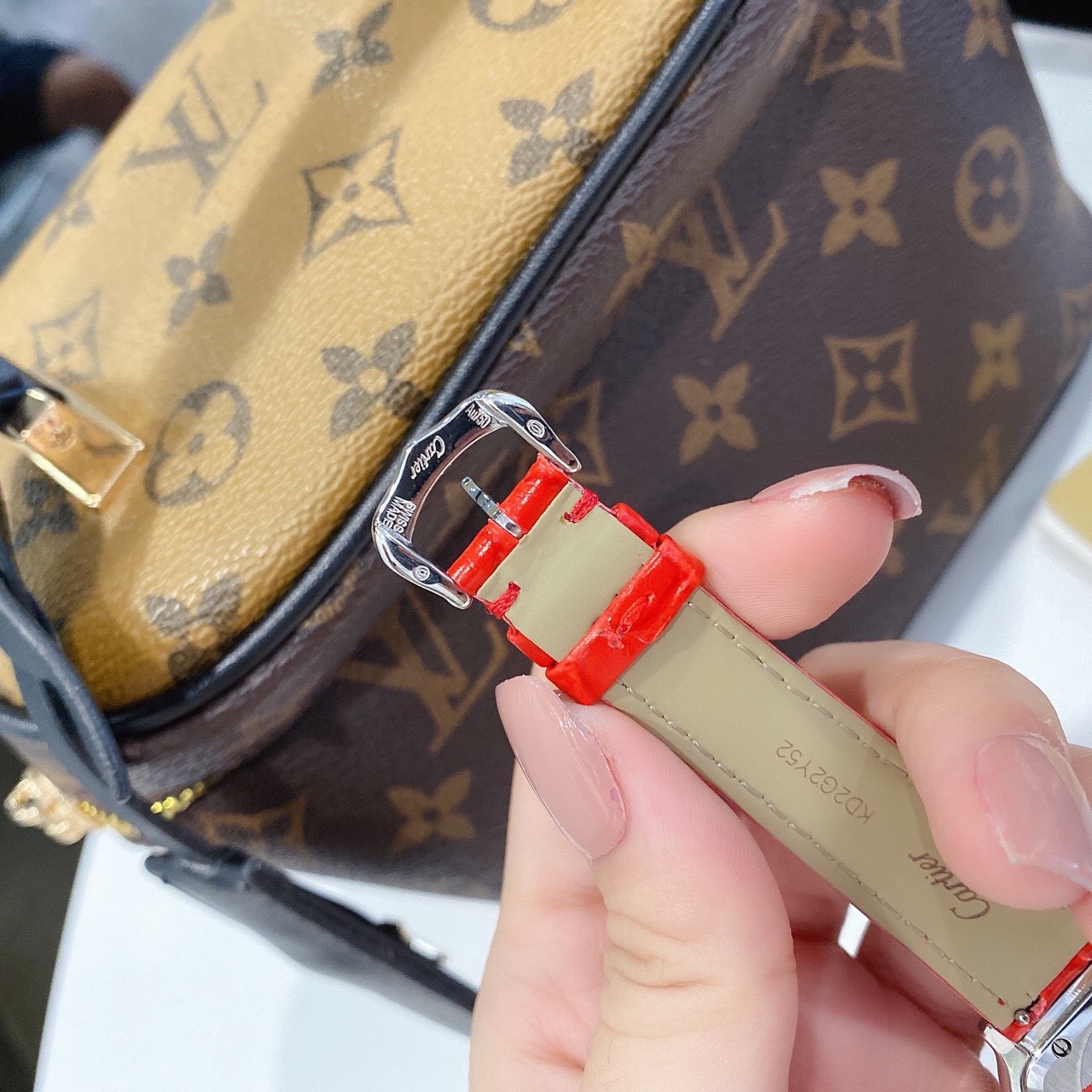 Đồng hồ Cartier nữ dây da Đồng hồ Cartier nữ dây da