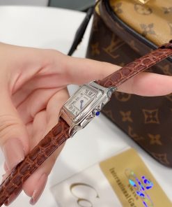 Đồng hồ Cartier nữ mặt vuông