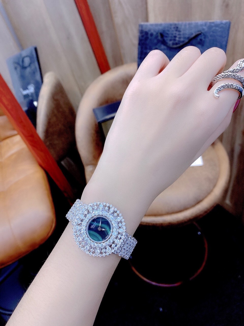 Đồng hồ Chopard đính full đá Đồng hồ Chopard đính full đá