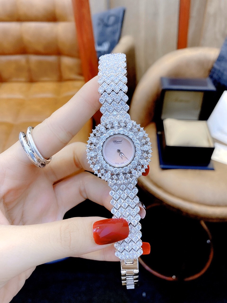 Đồng hồ Chopard đính kim cương Đồng hồ Chopard đính kim cương