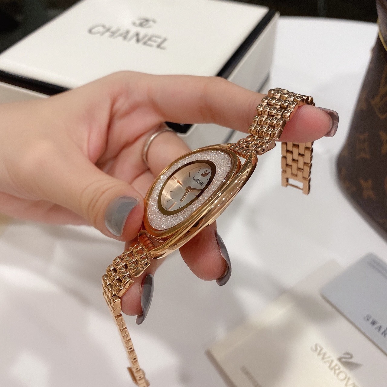 Đồng hồ Swarovski nữ Đồng hồ Swarovski nữ