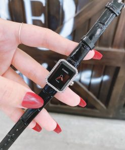 Đồng hồ Chanel nữ dây da màu đen