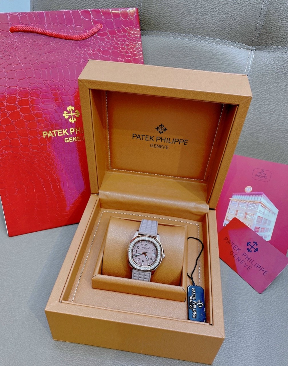 Đồng hồ Patek Philippe Nautilus Đồng hồ Patek Philippe Nautilus