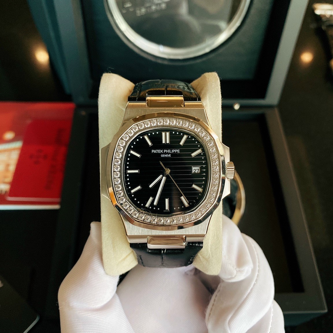 Đồng hồ Patek Philippe nautilus Đồng hồ Patek Philippe nautilus