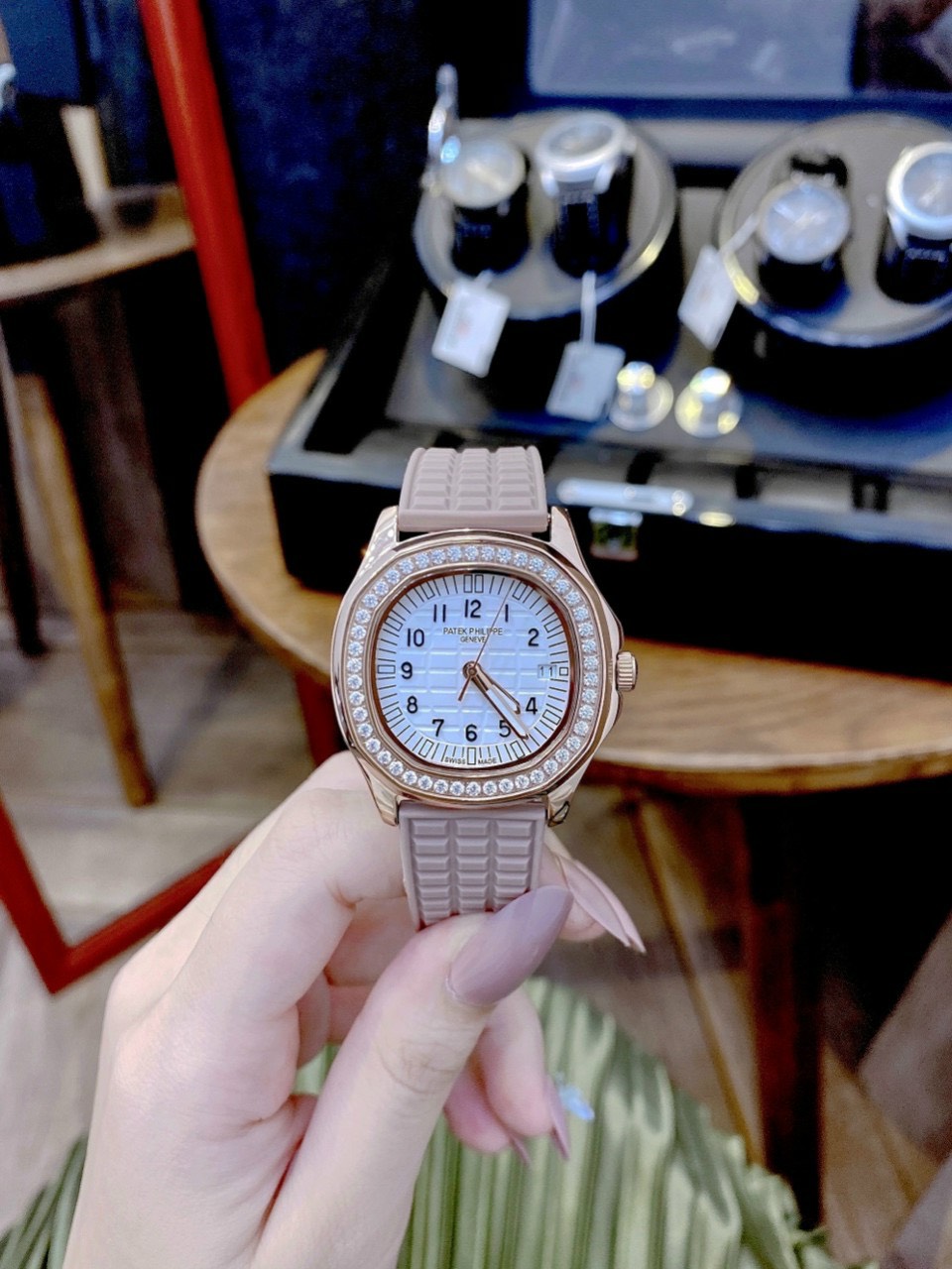 Đồng hồ Patek Philippe nữ dây cao su Đồng hồ Patek Philippe nữ dây cao su