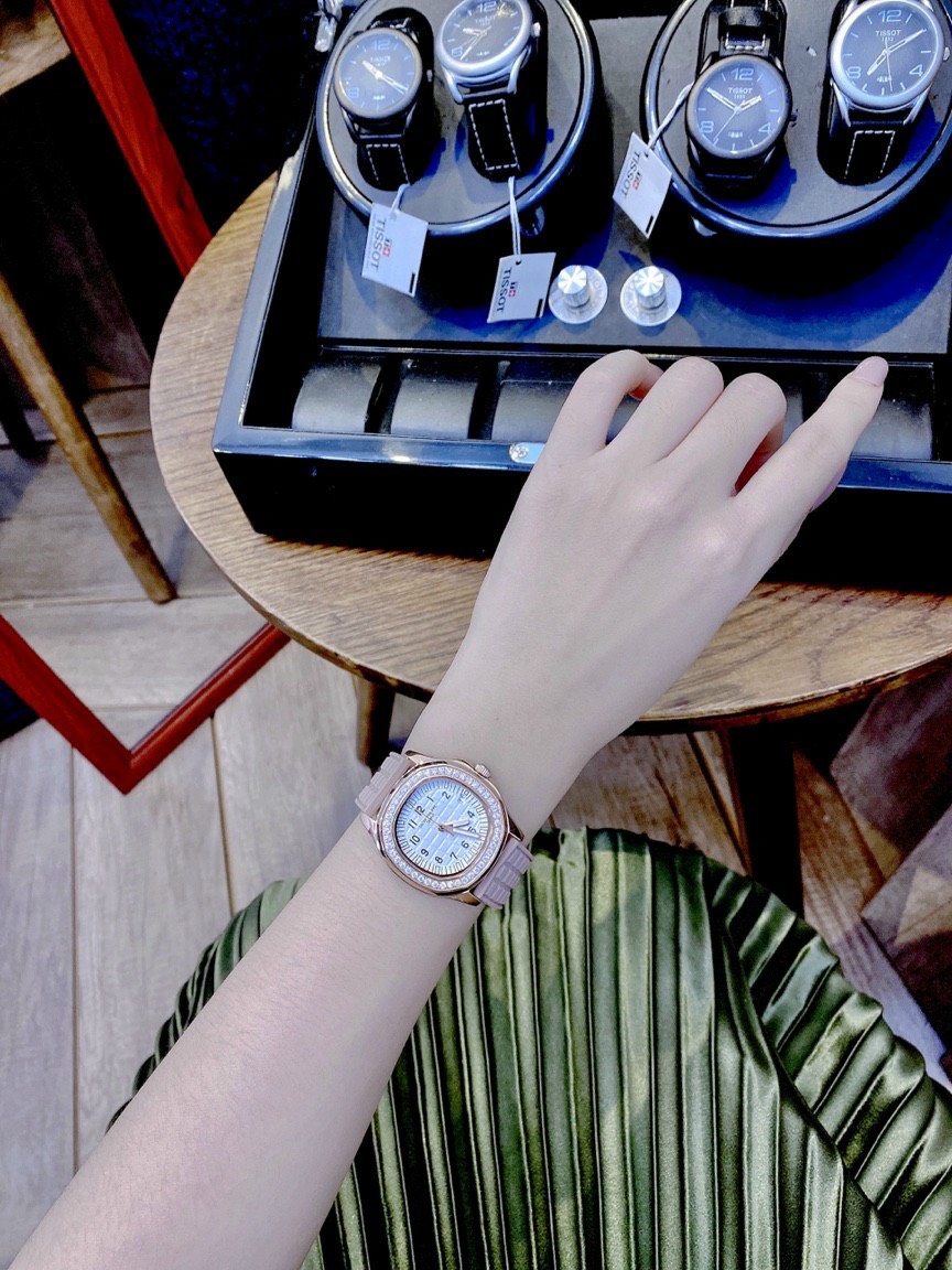 Đồng hồ Patek Philippe nữ đính đá Đồng hồ Patek Philippe nữ đính đá