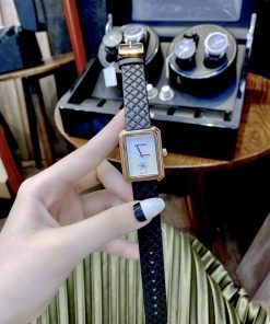 Đồng hồ Chanel nữ dây da