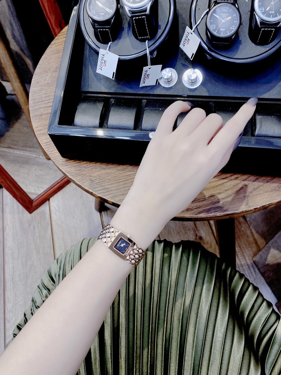 Đồng hồ Chanel nữ dya kim loại Đồng hồ Chanel nữ dya kim loại