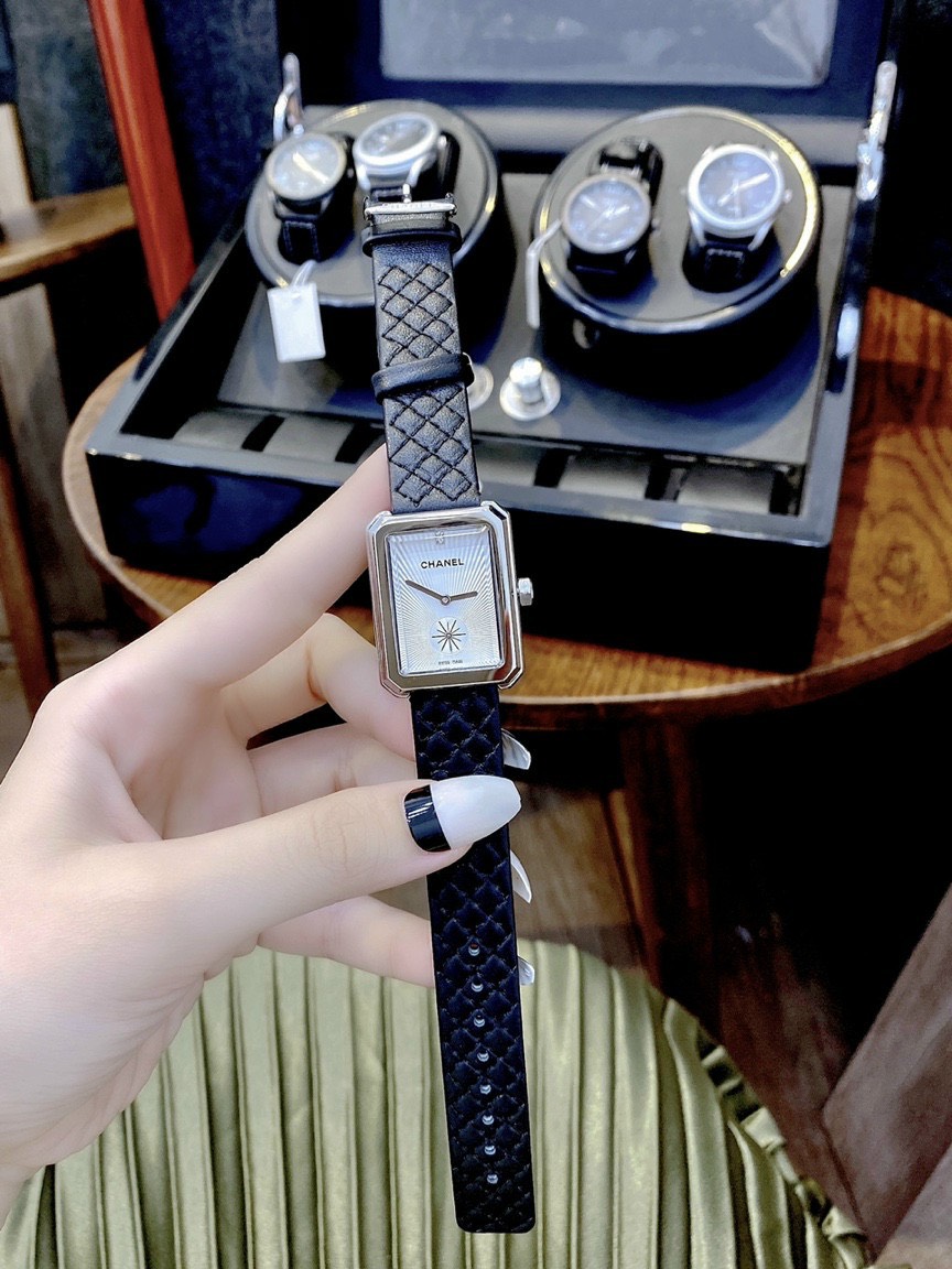 Đồng hồ Chanel nữ mặt chữ nhật Đồng hồ Chanel nữ mặt chữ nhật
