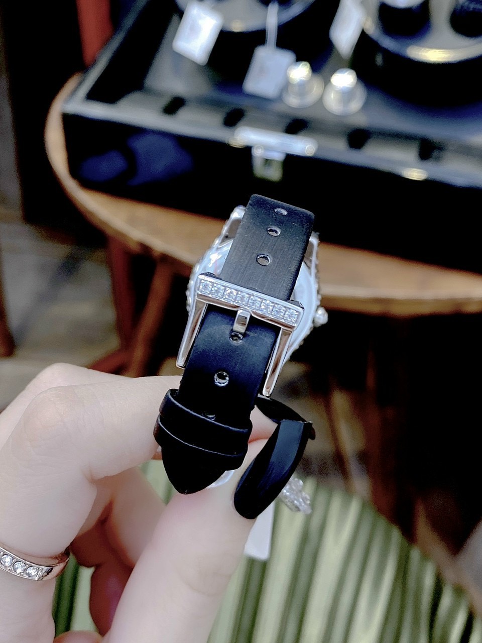 Đồng hồ Chopard đính full đá Đồng hồ Chopard đính full đá