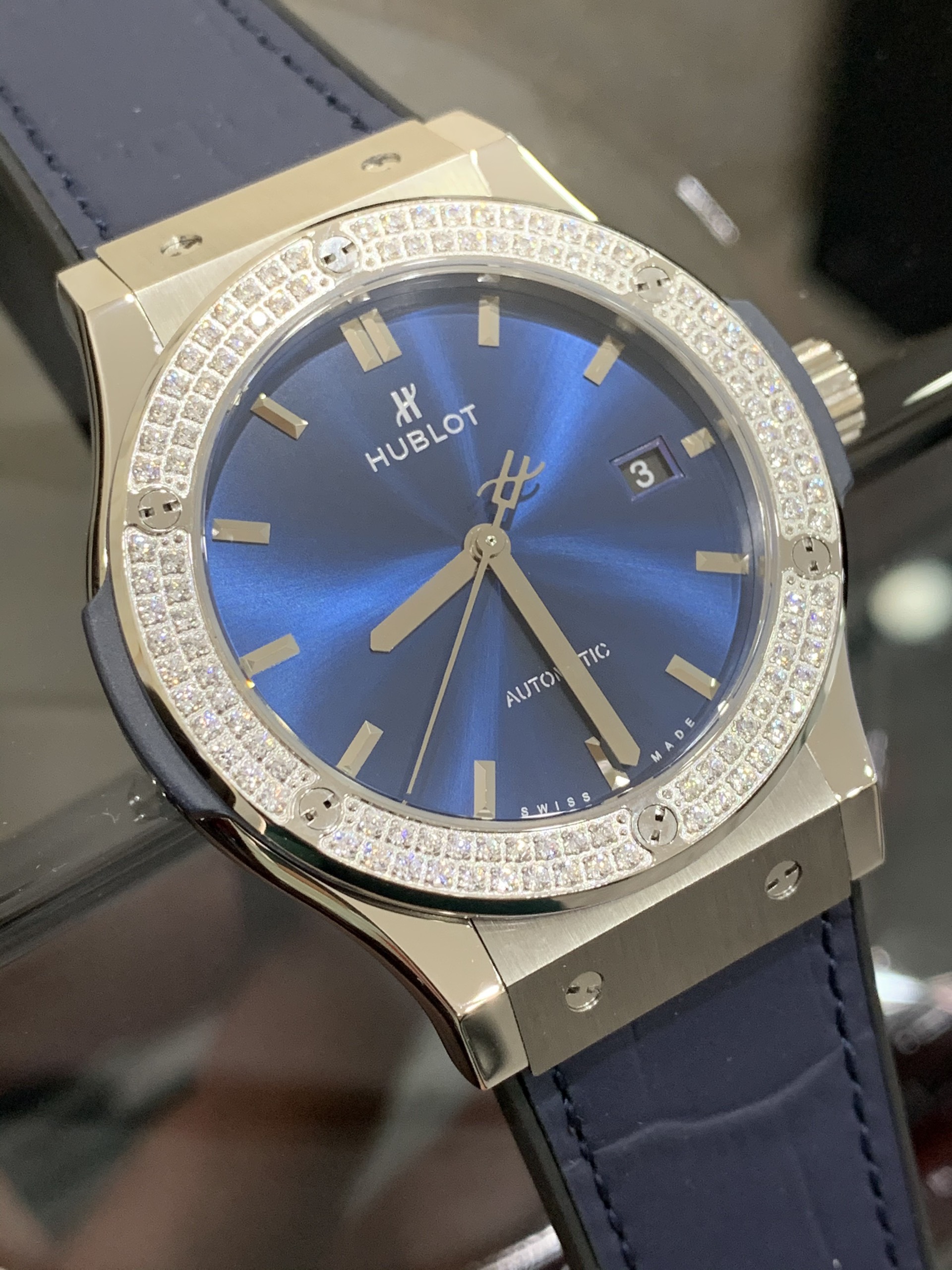 Đồng hồ Hublot nam dây cao su màu xanh dương Đồng hồ Hublot nam dây cao su màu xanh dương