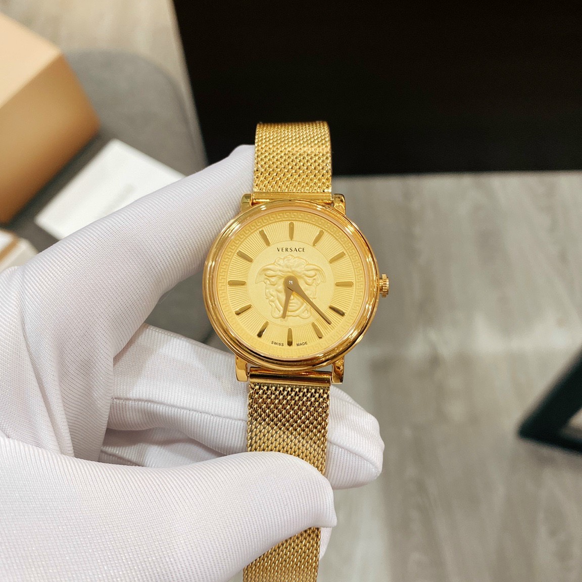 Đồng hồ Versace nữ dây kim loại Đồng hồ Versace nữ dây kim loại