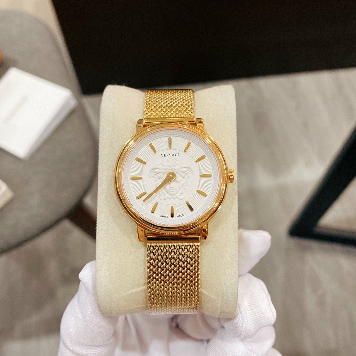 Đồng hồ Versace nữ mặt tròn Đồng hồ Versace nữ mặt tròn