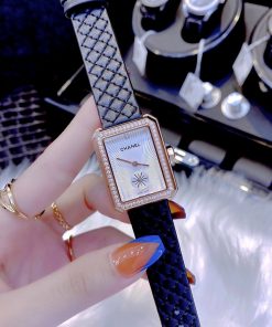 Đồng hồ Chanel nữ dây da màu đen
