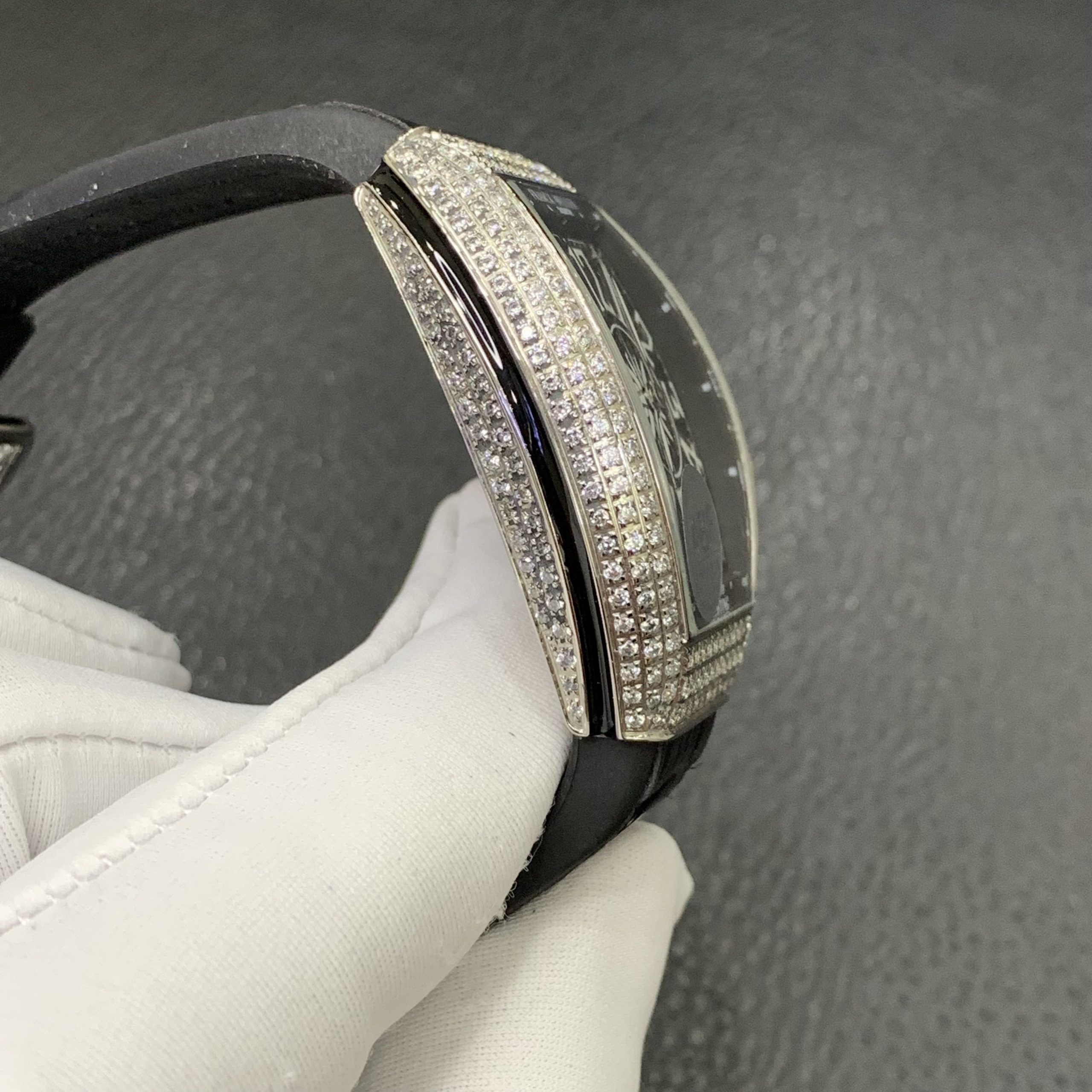 Đồng hồ Franck Muller đính full đá Đồng hồ Franck Muller đính full đá