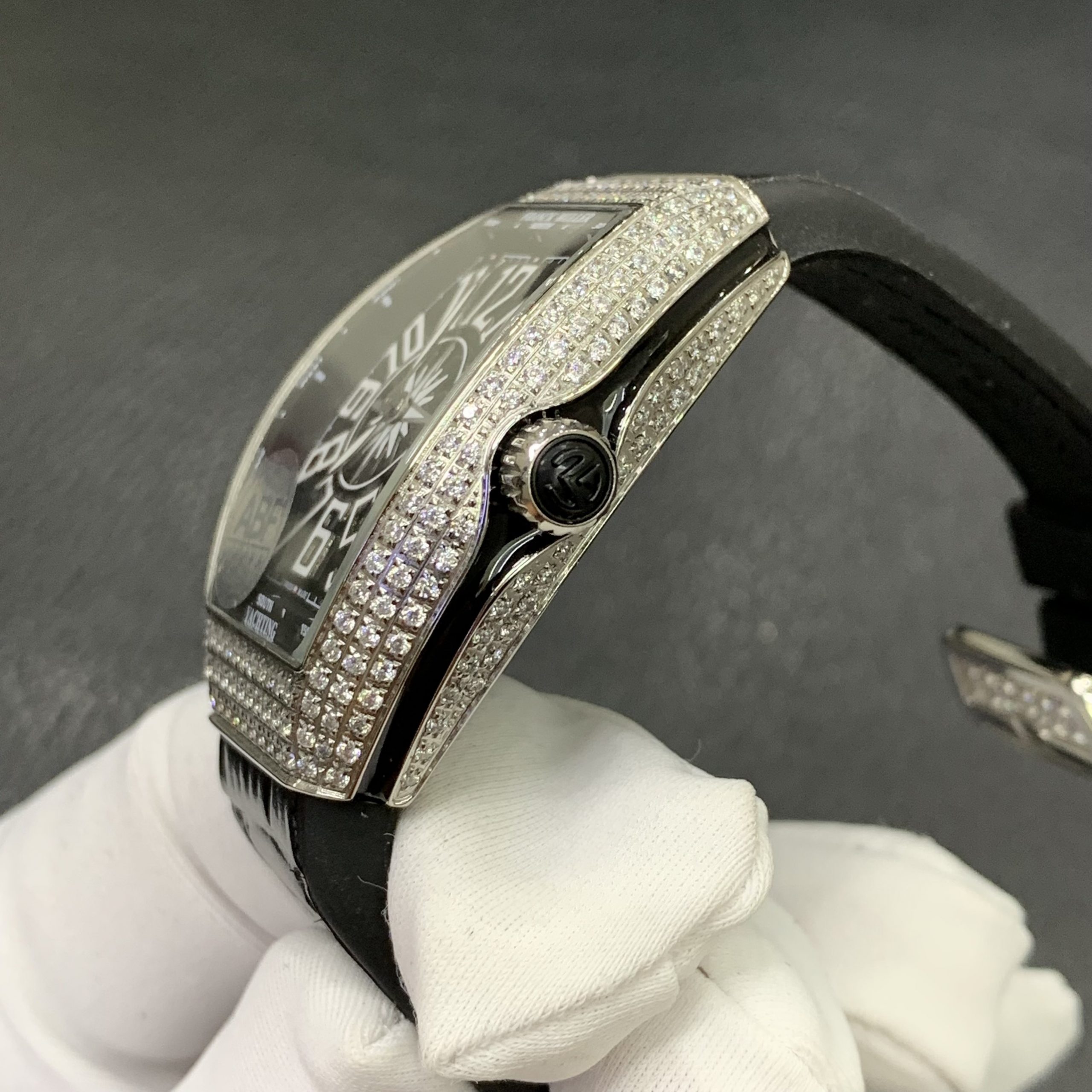 Đồng hồ Franck Muller nữ đính đá Đồng hồ Franck Muller nữ đính đá