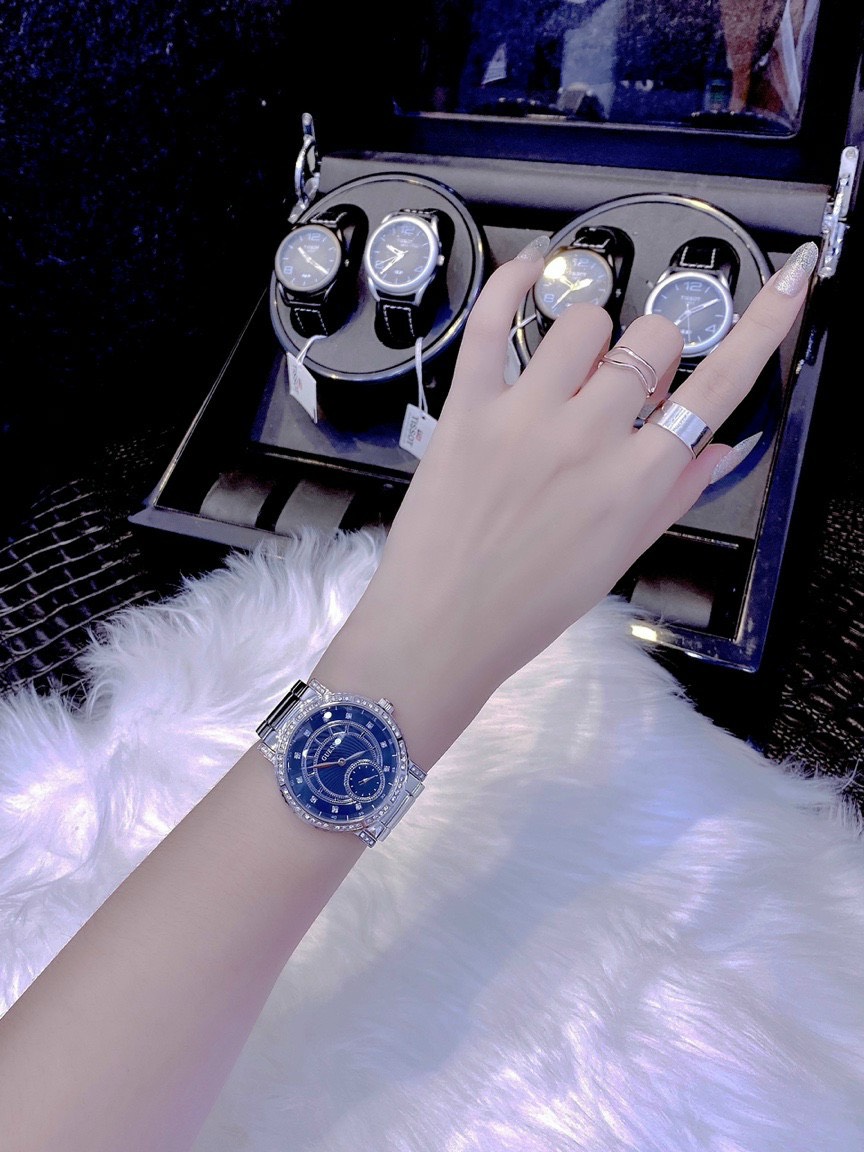 Đồng hồ Guess nữ dây kim loại Đồng hồ Guess nữ dây kim loại