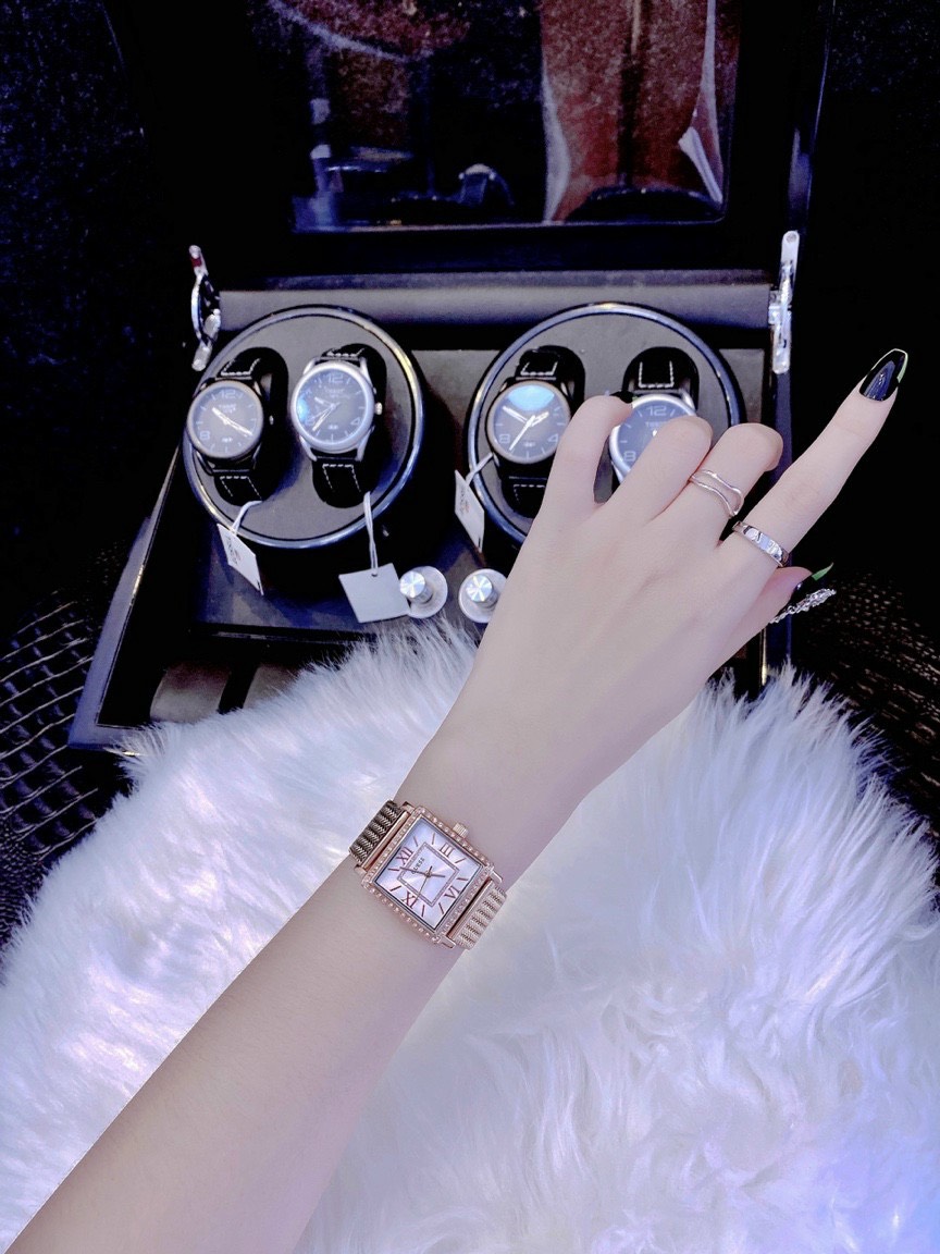 Đồng hồ Guess nữ mặt vuông Đồng hồ Guess nữ mặt vuông