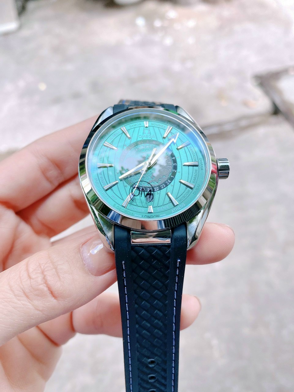 Đồng hồ Omega bản đồ màu xanh Đồng hồ Omega bản đồ màu xanh