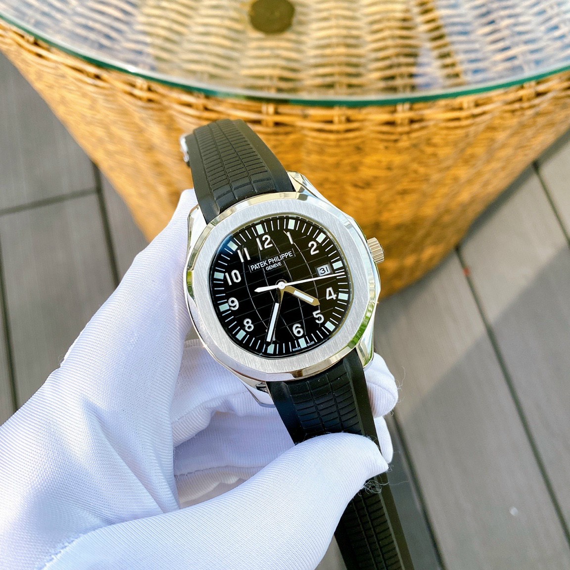 Đồng hồ Patek Philippe Aquanaut.jpeg Đồng hồ Patek Philippe Aquanaut.jpeg