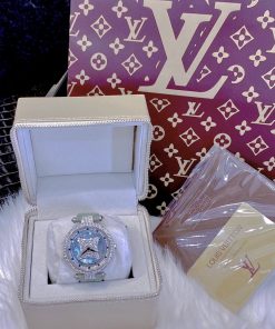 Đồng hồ đeo tay nữ đeo Louis Vuitton
