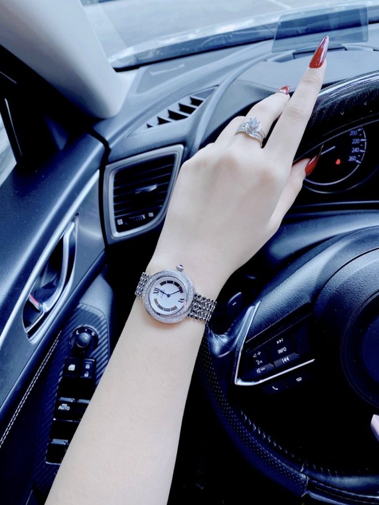 Đồng hồ nữ Cartier mặt tròn đính đá