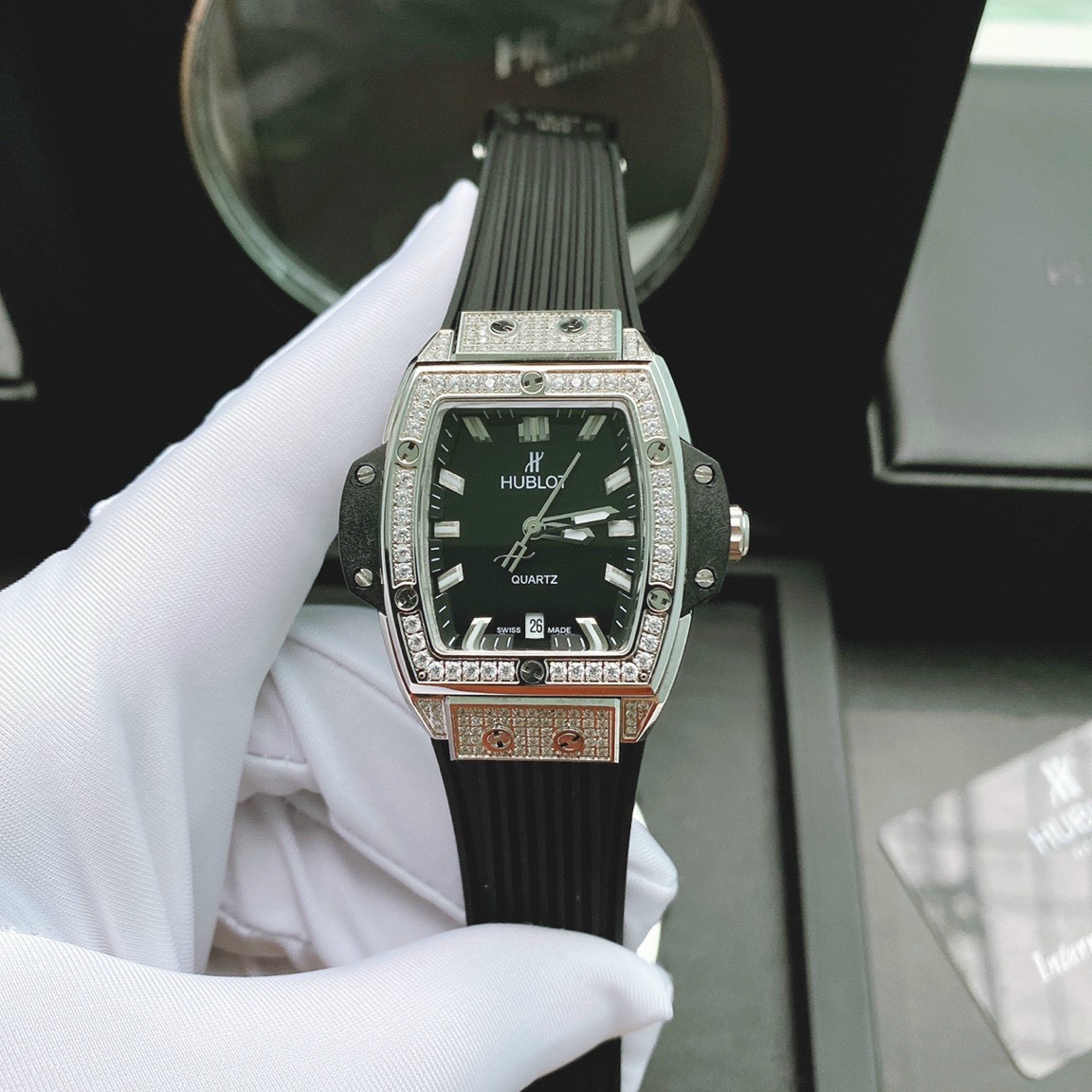 Đồng hồ đính đá Hublot nữ Đồng hồ đính đá Hublot nữ