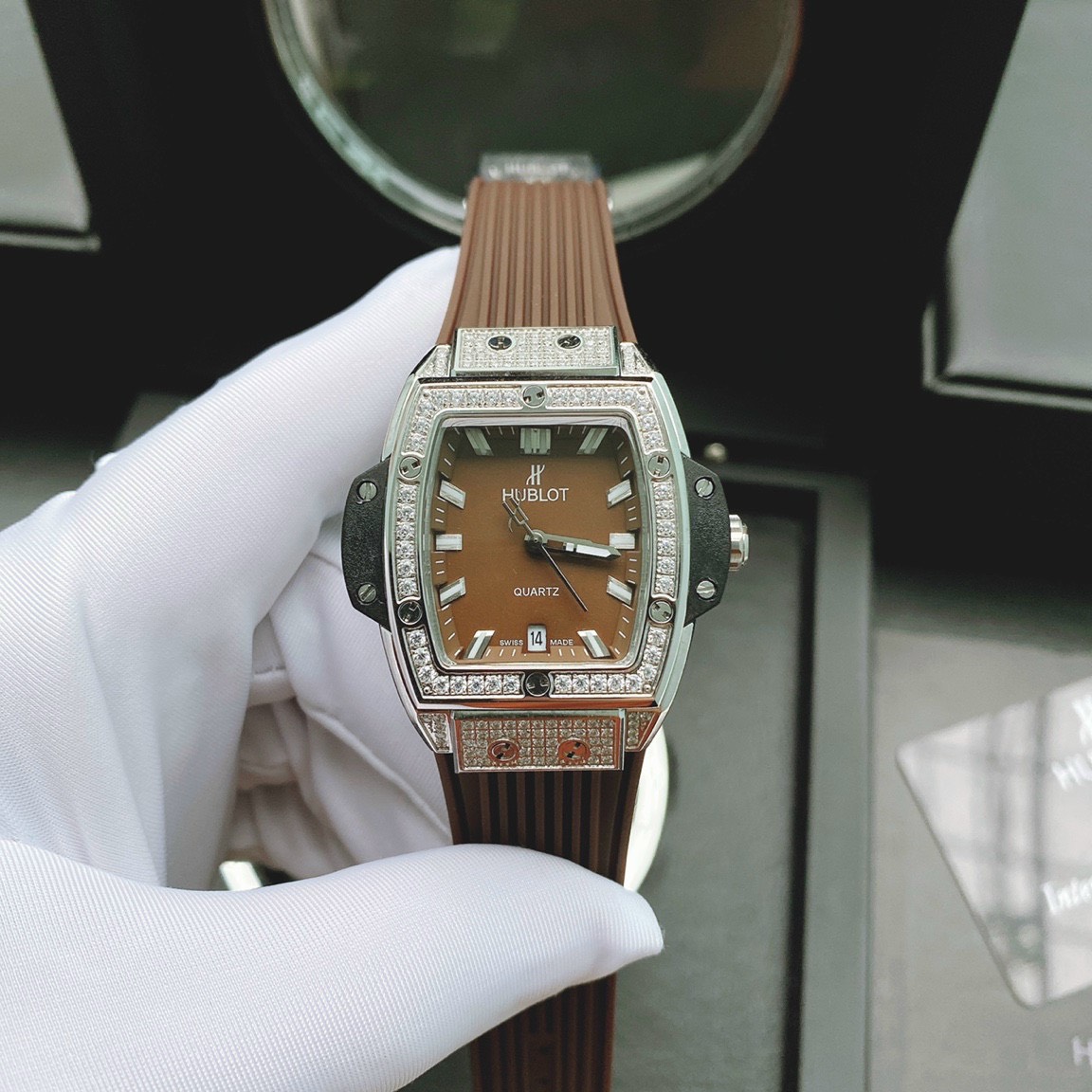 Đồng hồ nữ mặt chữ nhật Hublot Đồng hồ nữ mặt chữ nhật Hublot