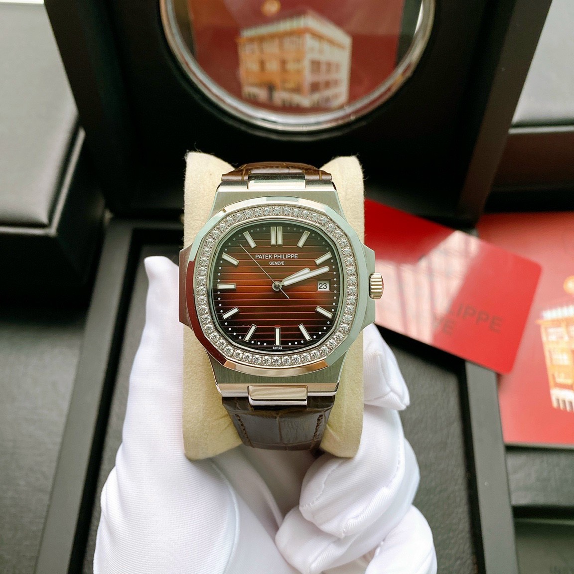 Đồng hồ Patek Philippe Nautilus Đồng hồ Patek Philippe Nautilus