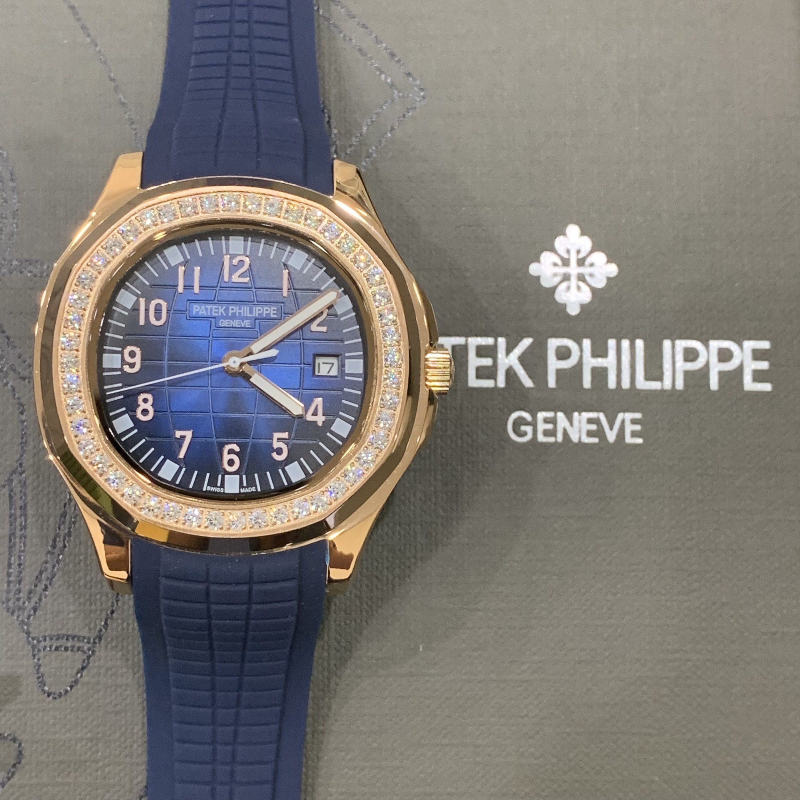 Đồng hồ Patek Philippe dây cao su màu xanh Đồng hồ Patek Philippe dây cao su màu xanh