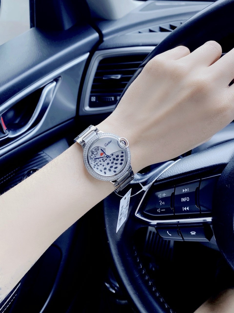 Đồng hồ Cartier đính đá Đồng hồ Cartier đính đá