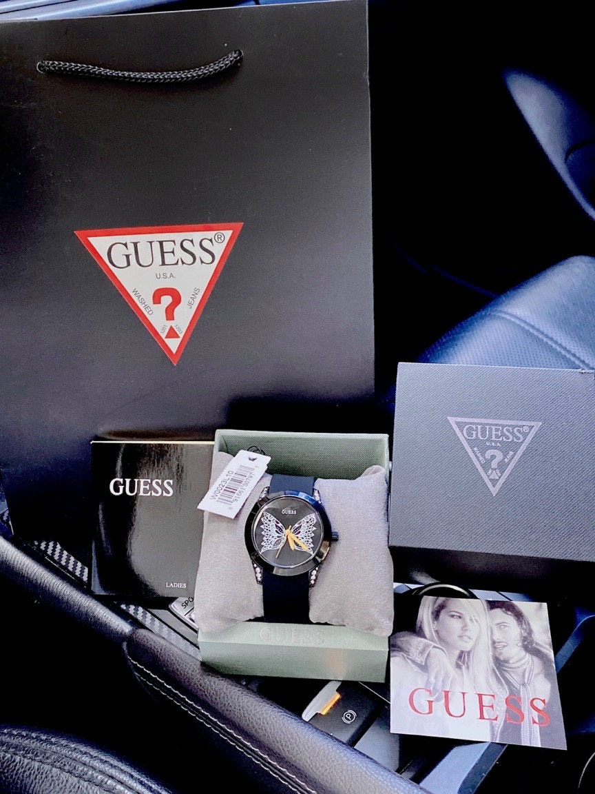 Đồng hồ Guess W0023L10 Đồng hồ Guess W0023L10