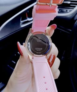 Đồng hồ Guess màu hồng