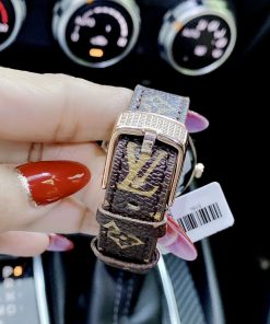 Đồng hồ Louis Vuitton đính đá