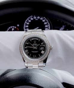Đồng hồ Rolex màu bạc