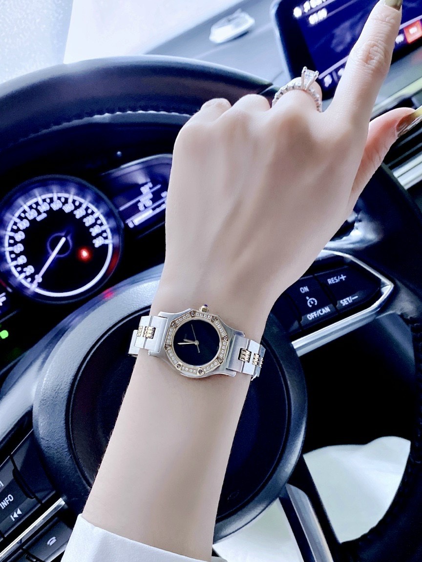 Đồng hồ nữ dây kim loại Cartier Đồng hồ nữ dây kim loại Cartier