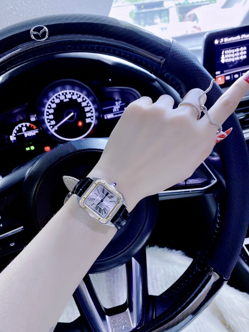 Đồng hồ Cartier nữ mặt vuông đính đá Đồng hồ Cartier nữ mặt vuông đính đá