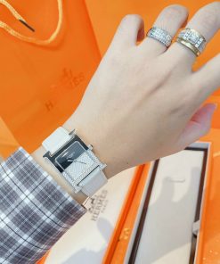 Đồng hồ Hermes mặt vuông đính đá