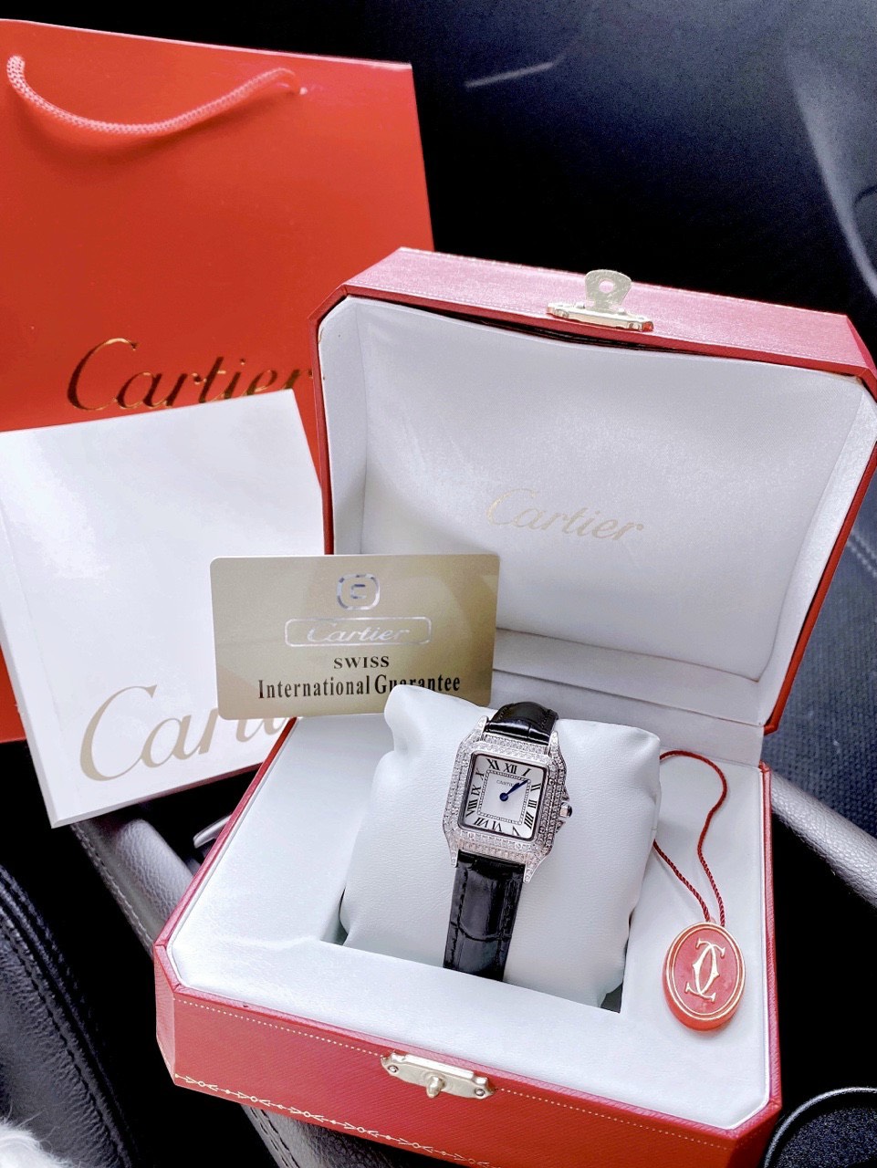 Đồng hồ Cartier nữ mặt vuông đính đá Đồng hồ Cartier nữ mặt vuông đính đá