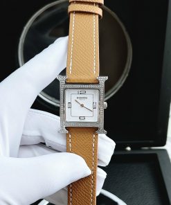 Đồng hồ Hermes mặt vuông đính đá