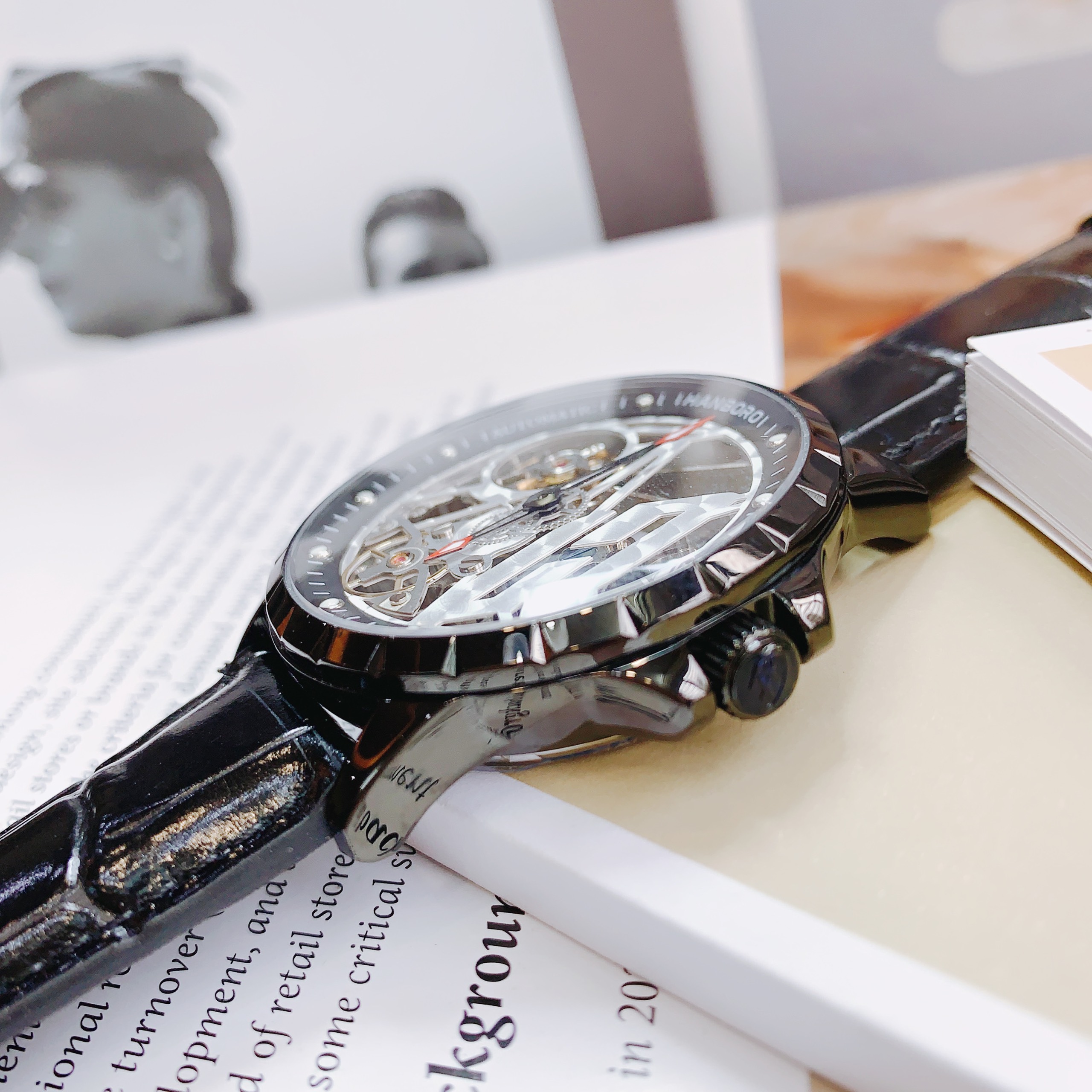 Đồng hồ Hanboro nam dây da màu đen Đồng hồ Hanboro nam dây da màu đen