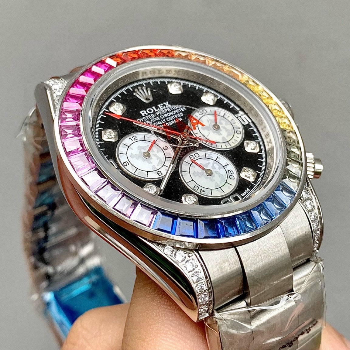 Đồng hồ Rolex Oyster đính đá 7 sắc Đồng hồ Rolex Oyster đính đá 7 sắc