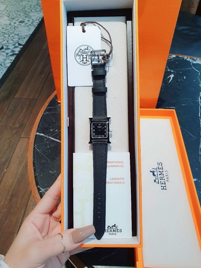Đồng hồ Hermes mặt vuông