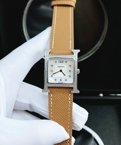 Đồng hồ Hermes mặt vuông đính đá