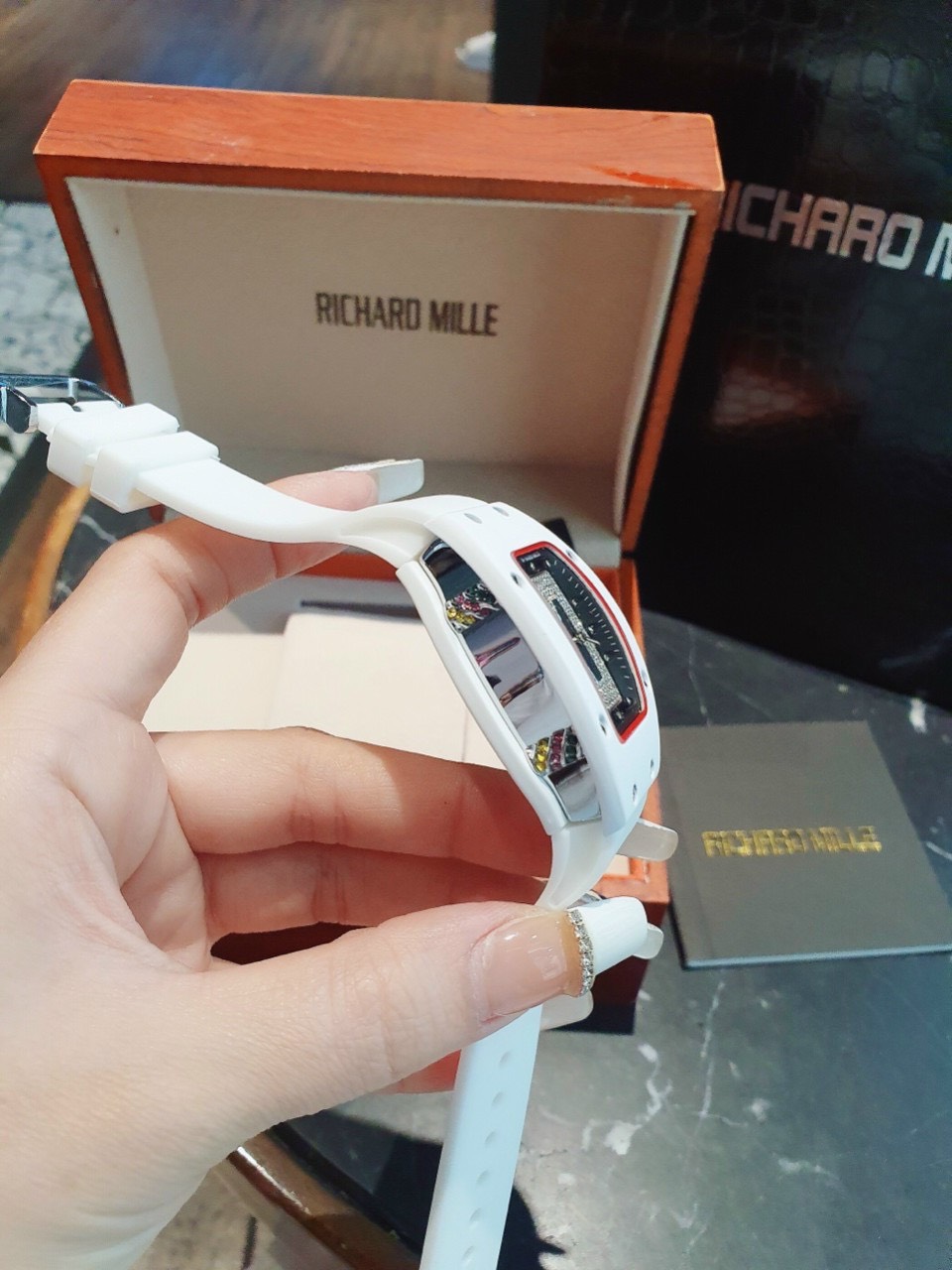 Đồng hồ nữ giá rẻ Richard Mille Đồng hồ nữ giá rẻ Richard Mille