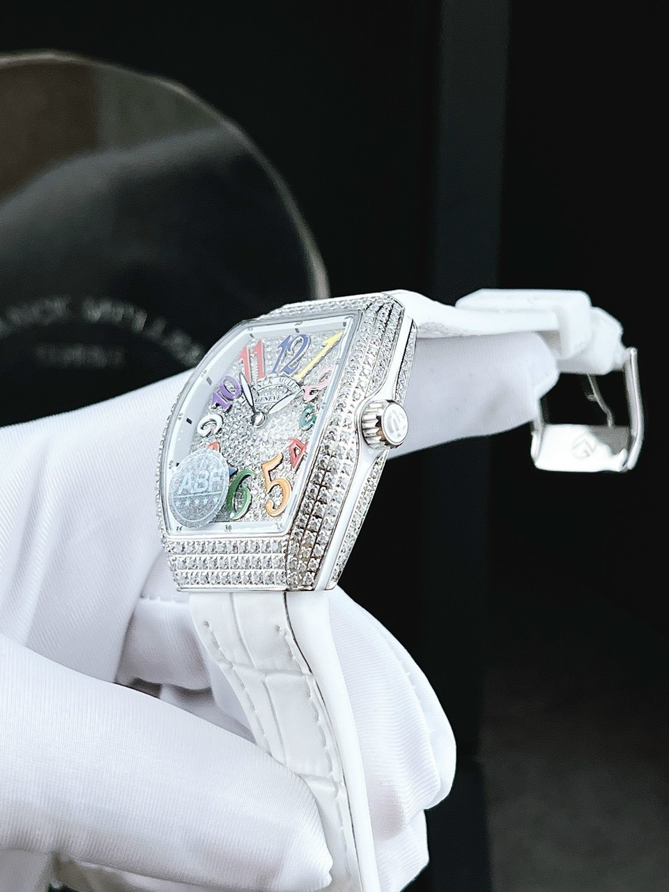 Đồng hồ Franck Muller đính full kim cương Đồng hồ Franck Muller đính full kim cương