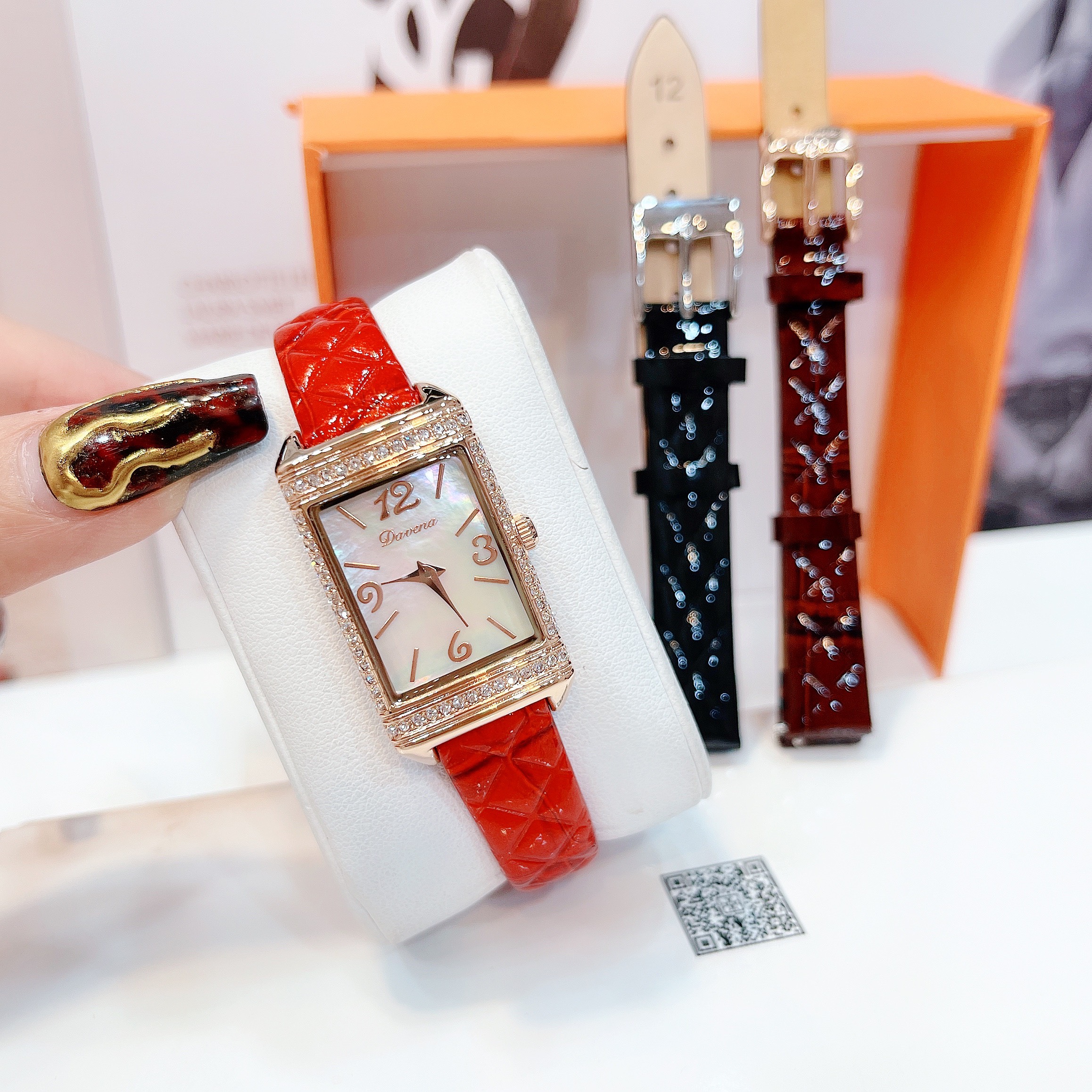 Đồng hồ Davena nữ đính đá mặt chữ nhật Đồng hồ Davena nữ đính đá mặt chữ nhật