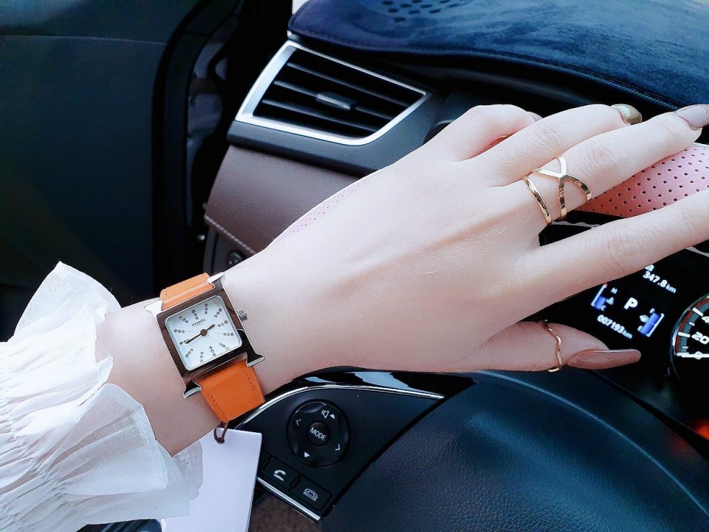 Đồng hồ Hermes nữ mặt vuông
