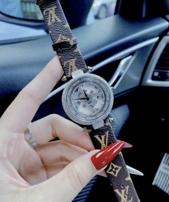 Đồng hồ Louis Vuitton nữ mặt tròn đính đá